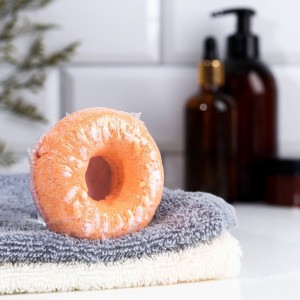 Бомбочка для ванны шипучая "Пончик с посыпкой" 90гр бело-оранжевый мандарин 7013348